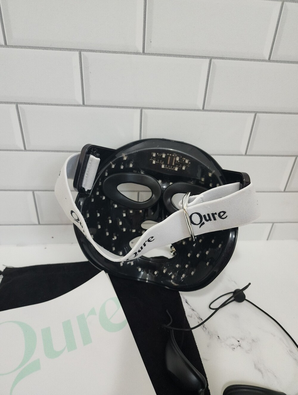 Qure Q-Rejuvalight Pro Facewear Red Light Therapy Mask - Picture 5 of 7